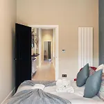 Luxury 3 Bedroom Flat 5 Min To Tube Station