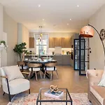 Luxury 3 Bedroom Flat 5 Min To Tube Station