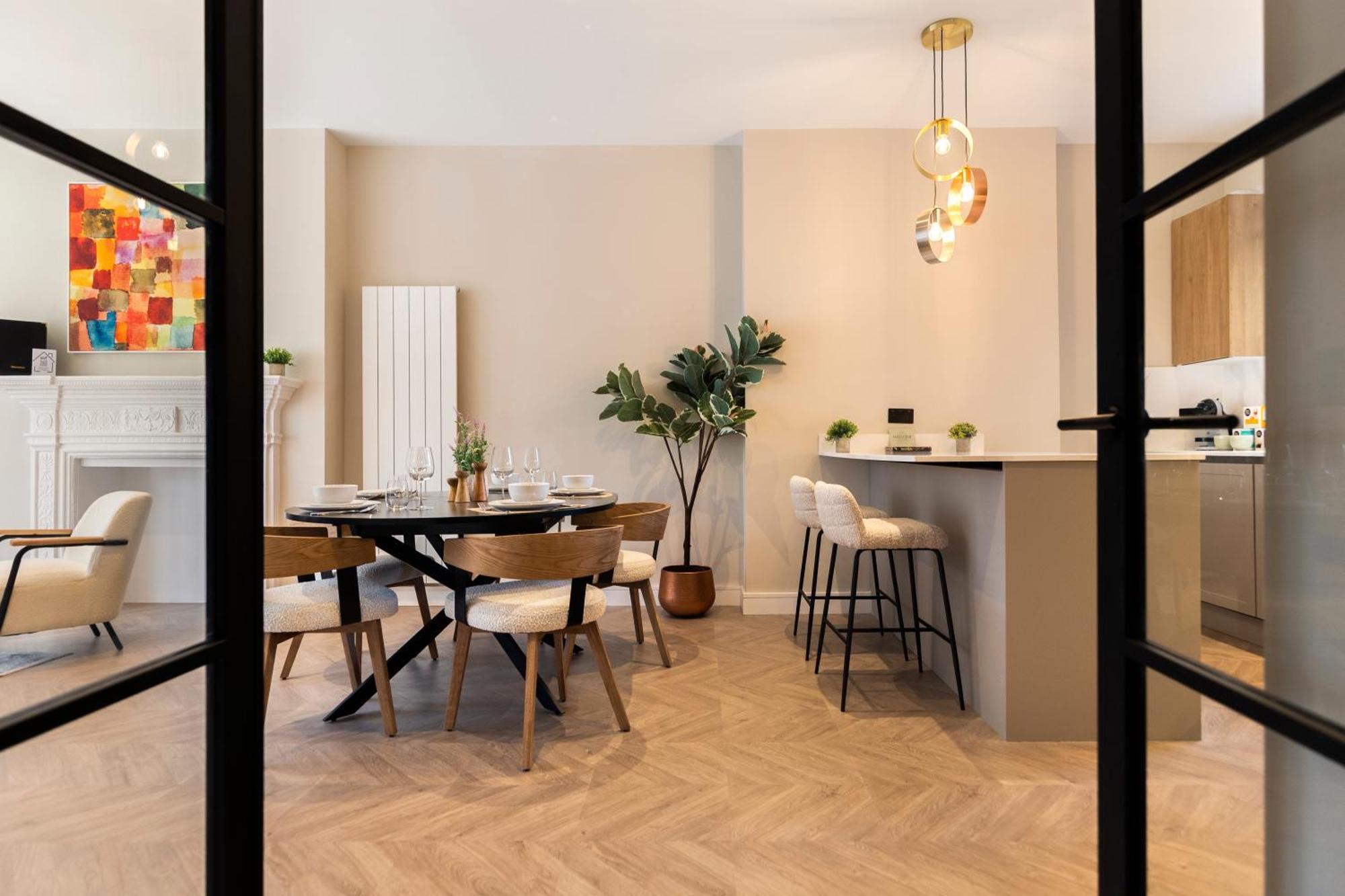 Luxury 3 Bedroom Flat 5 Min To Tube Station London