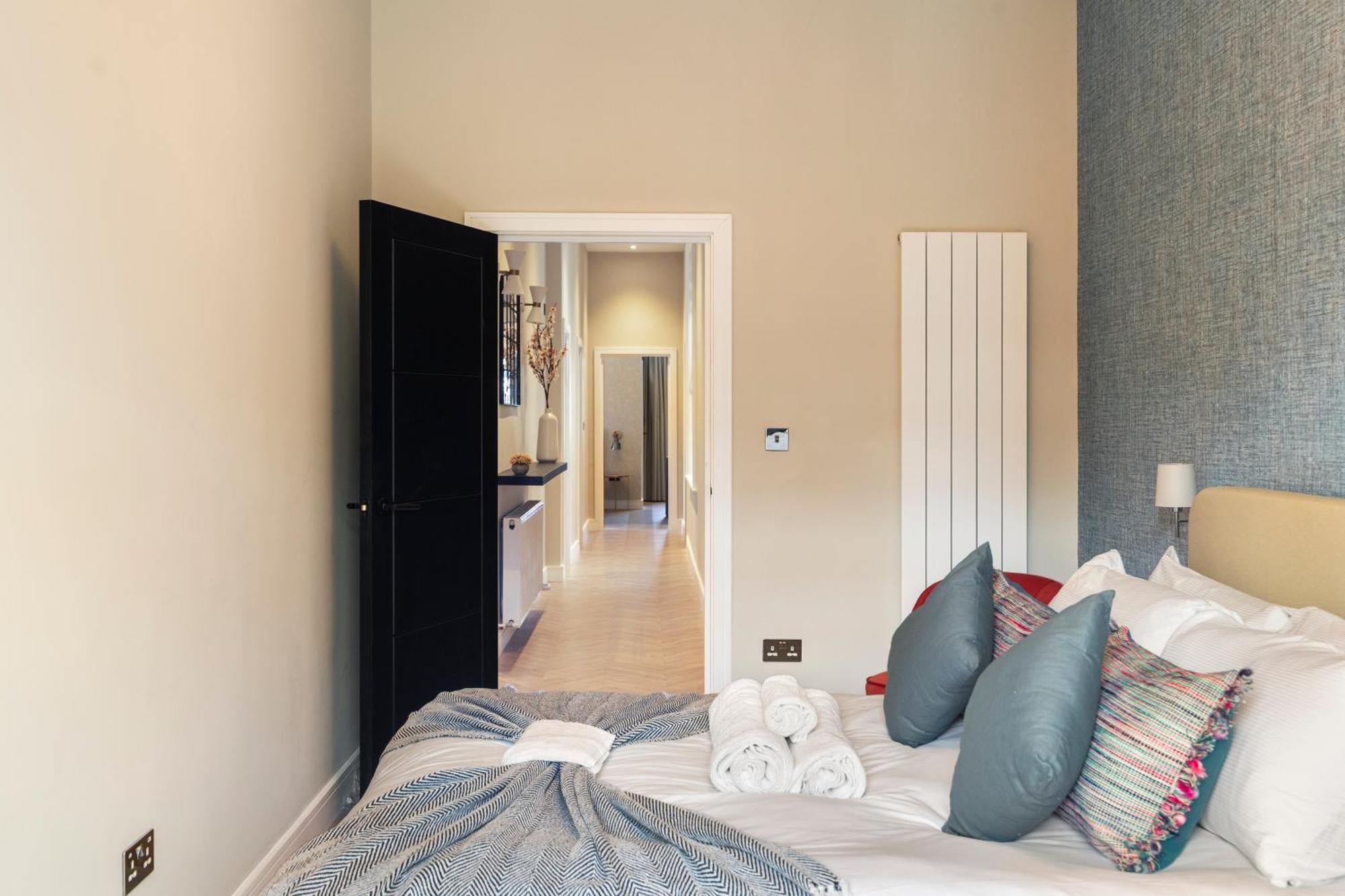 Luxury 3 Bedroom Flat 5 Min To Tube Station Apartment