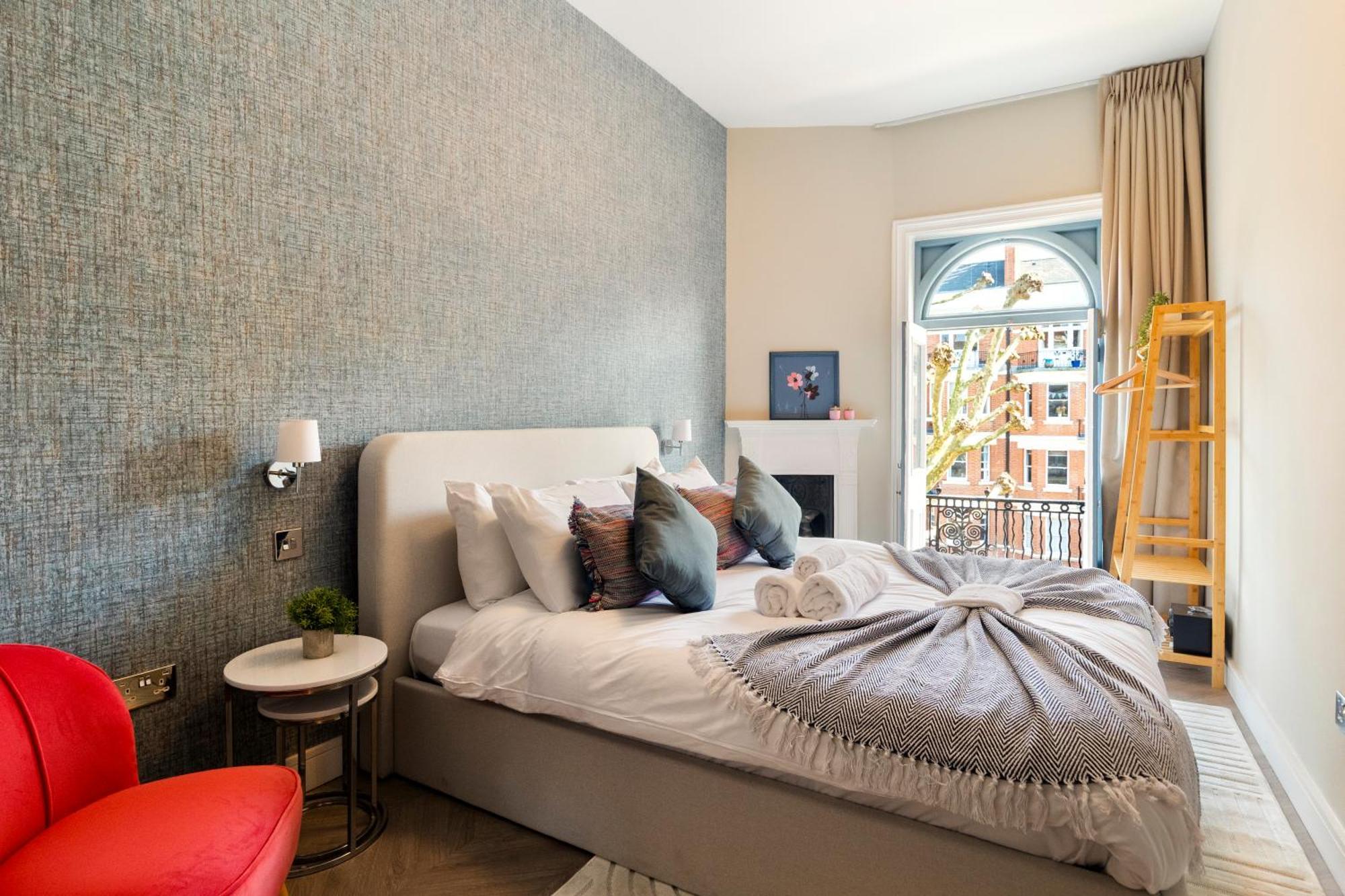Luxury 3 Bedroom Flat 5 Min To Tube Station Apartment London