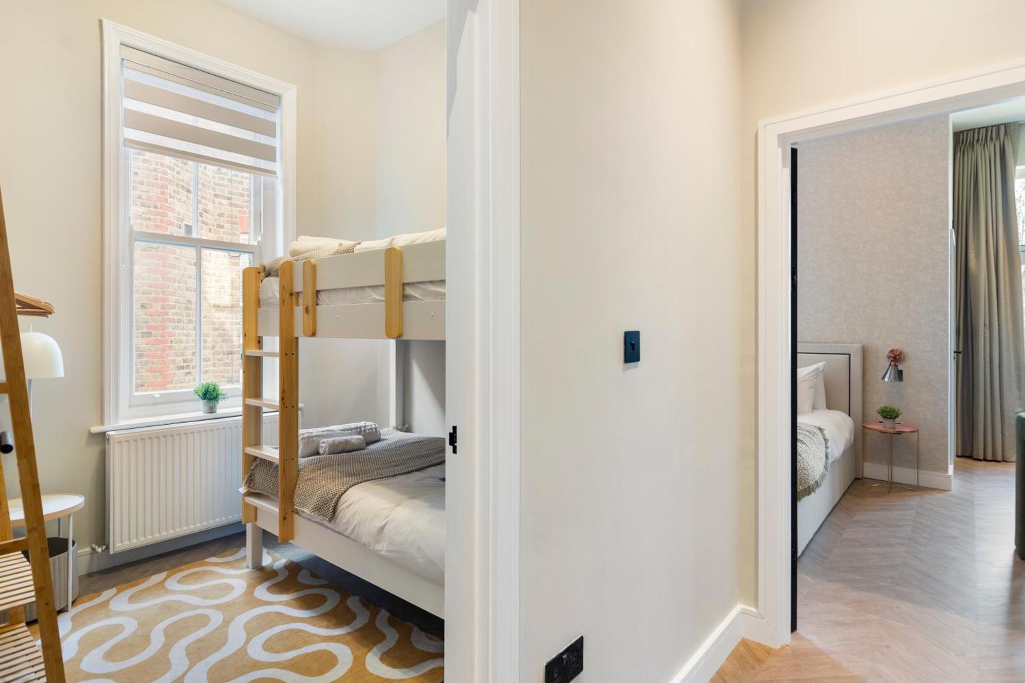 Luxury 3 Bedroom Flat 5 Min To Tube Station * London