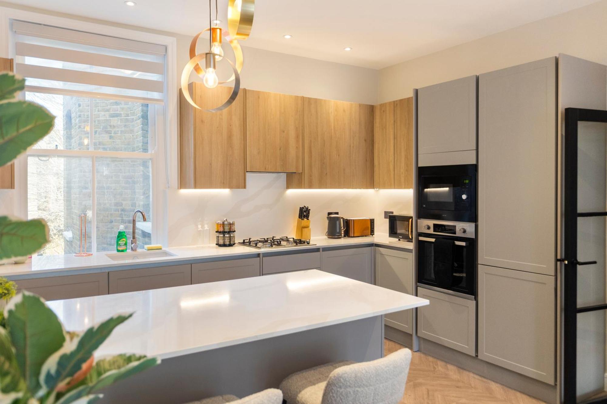 Luxury 3 Bedroom Flat 5 Min To Tube Station Apartment *