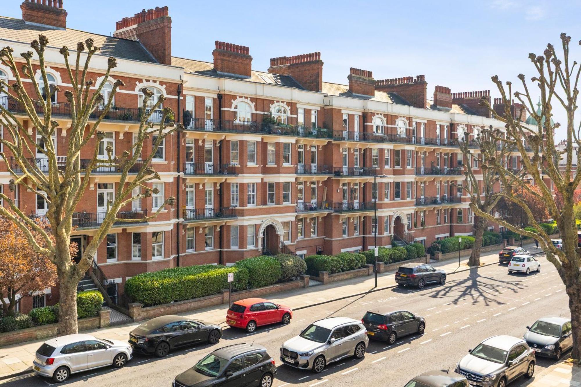 Luxury 3 Bedroom Flat 5 Min To Tube Station * London