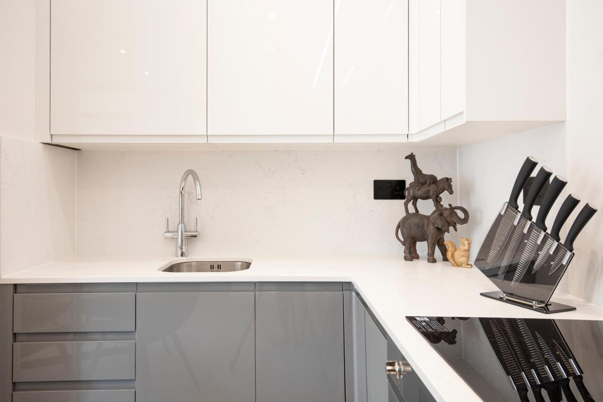 Luxury 3 Bedroom Flat 5 Min To Tube Station * London