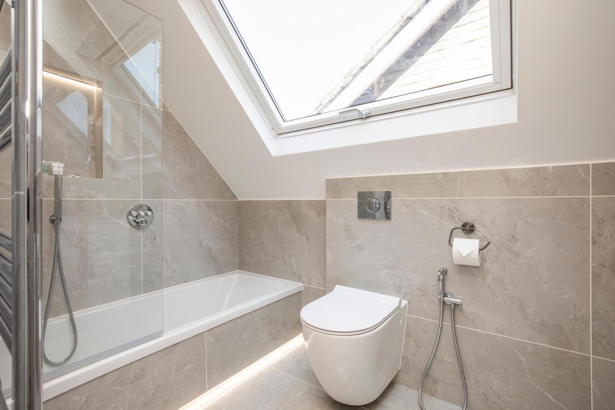 Luxury 3 Bedroom Flat 5 Min To Tube Station Apartment *