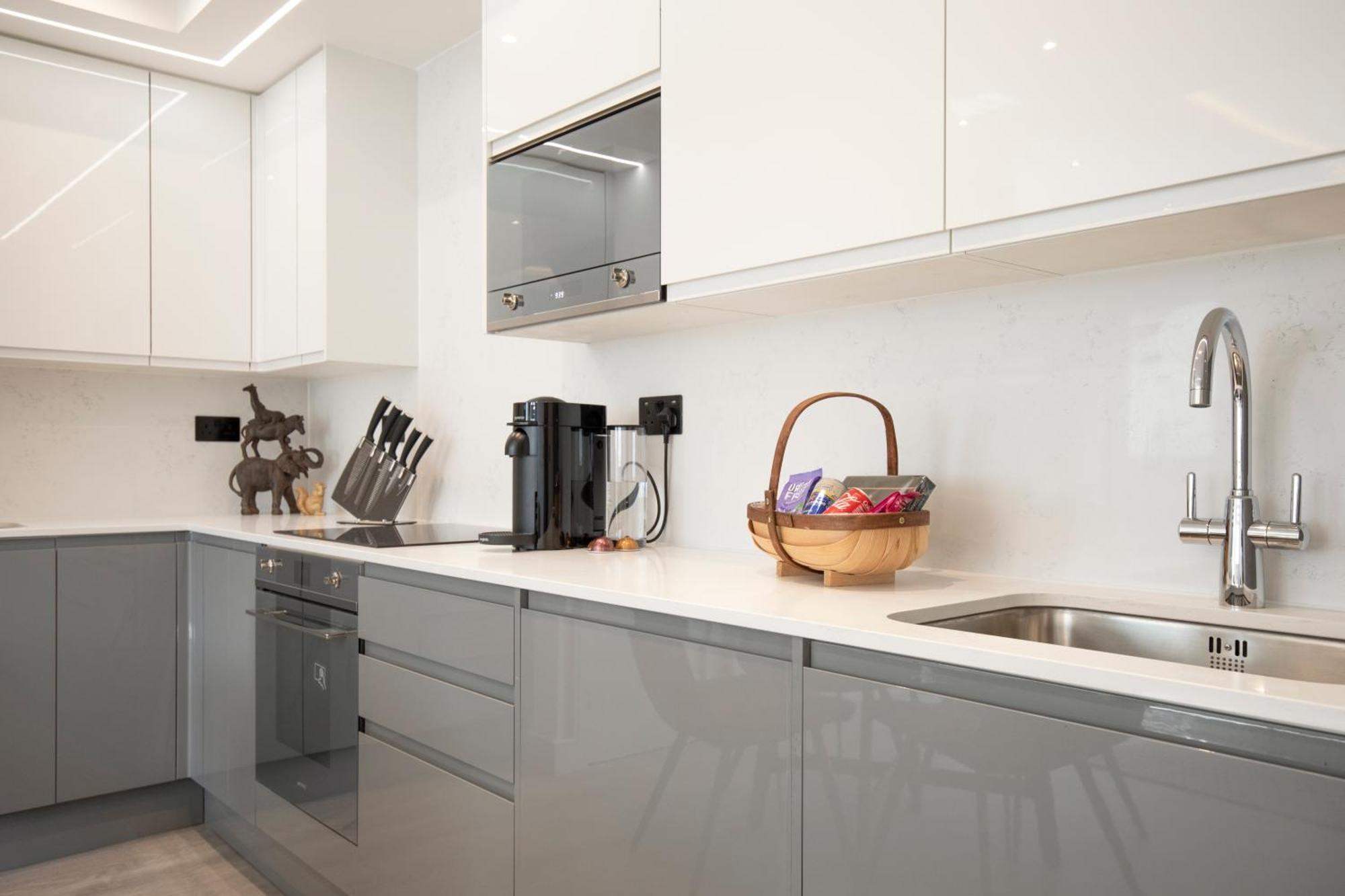 Luxury 3 Bedroom Flat 5 Min To Tube Station * London