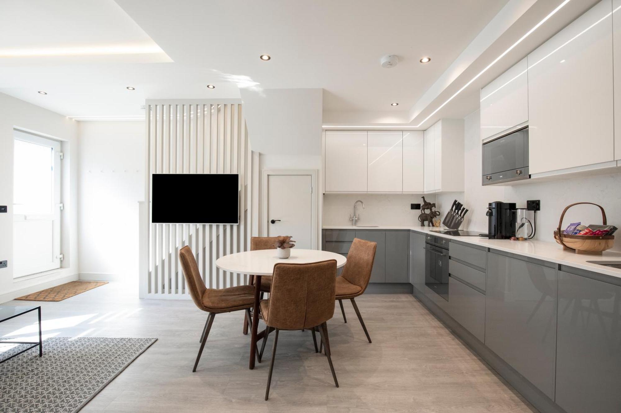 Luxury 3 Bedroom Flat 5 Min To Tube Station Apartment